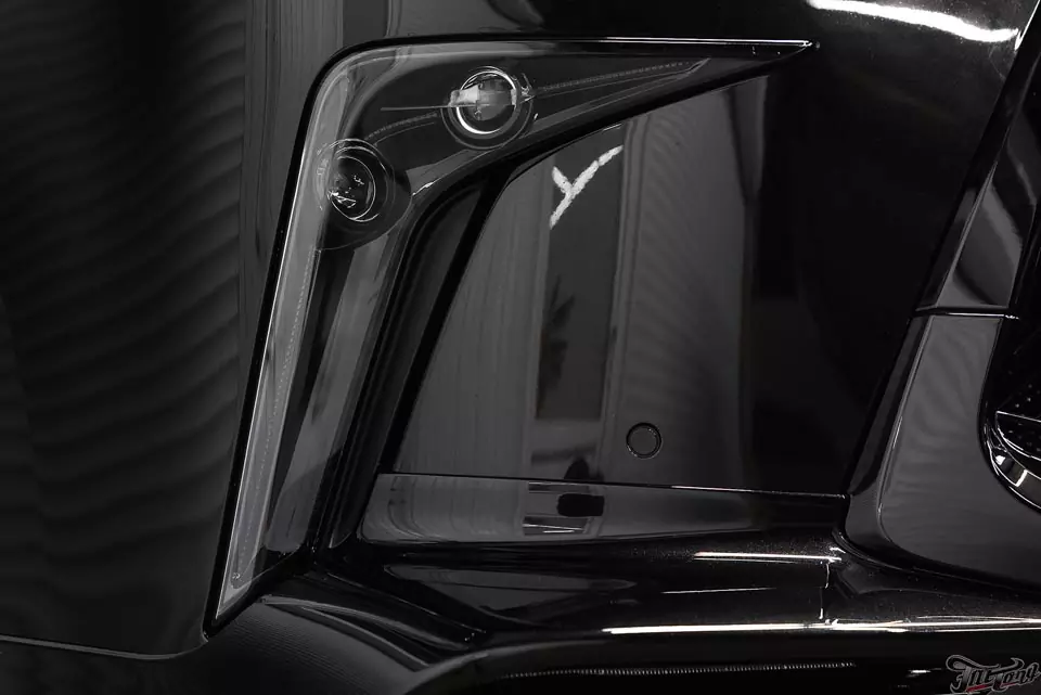 Lexus LX570. Окрас масок фар и ПТФ, полный антихром, установка дополнительных ДХО в бампер!
